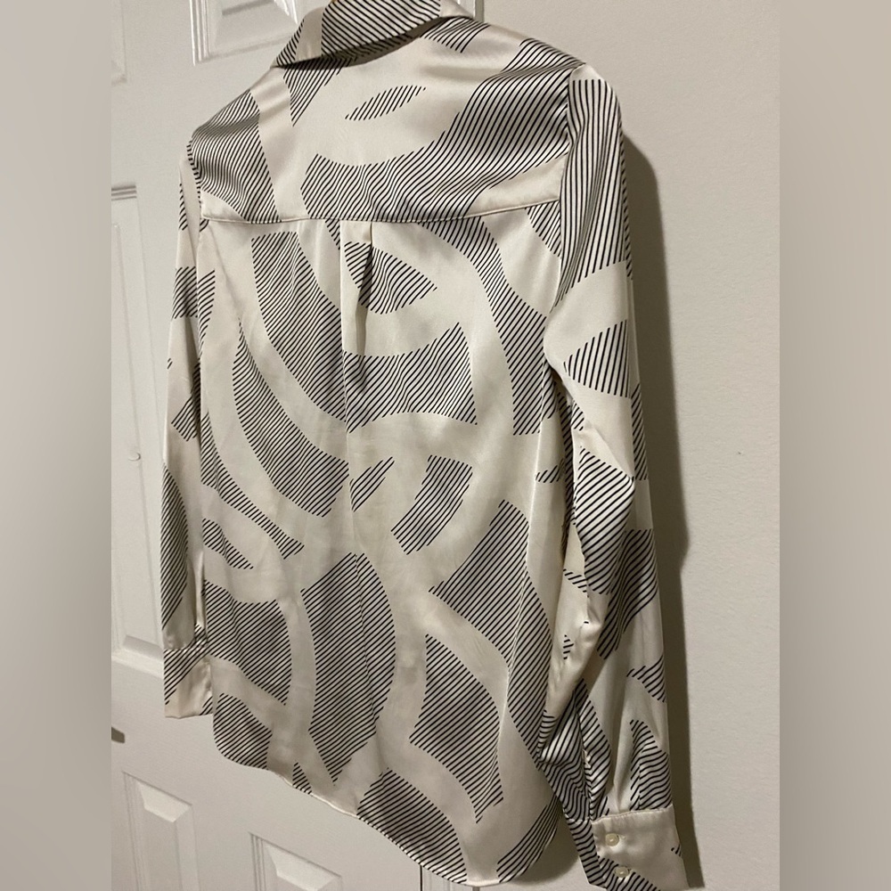 Set of two Button-Up Shirt H and M, and Worth - Picture 8 of 16